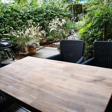 Gartenzimmer In Atelierwohnung Quarto em Acomodações Particulares *