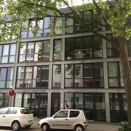 Séjour chez l'habitant Gartenzimmer In Atelierwohnung *